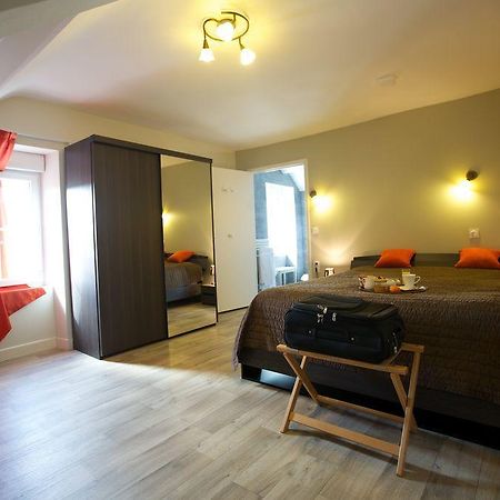 Logis Hotel Le Petit Breuil La Courtine Bagian luar foto